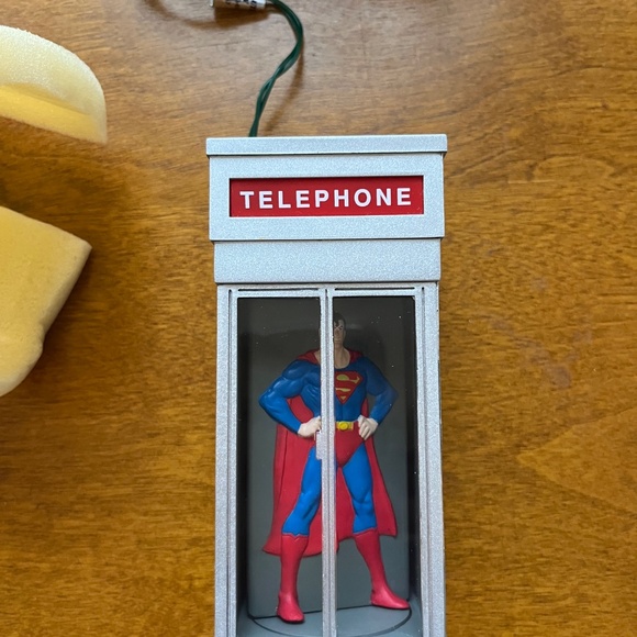 Superman Christmas ornament - Picture 5 of 6